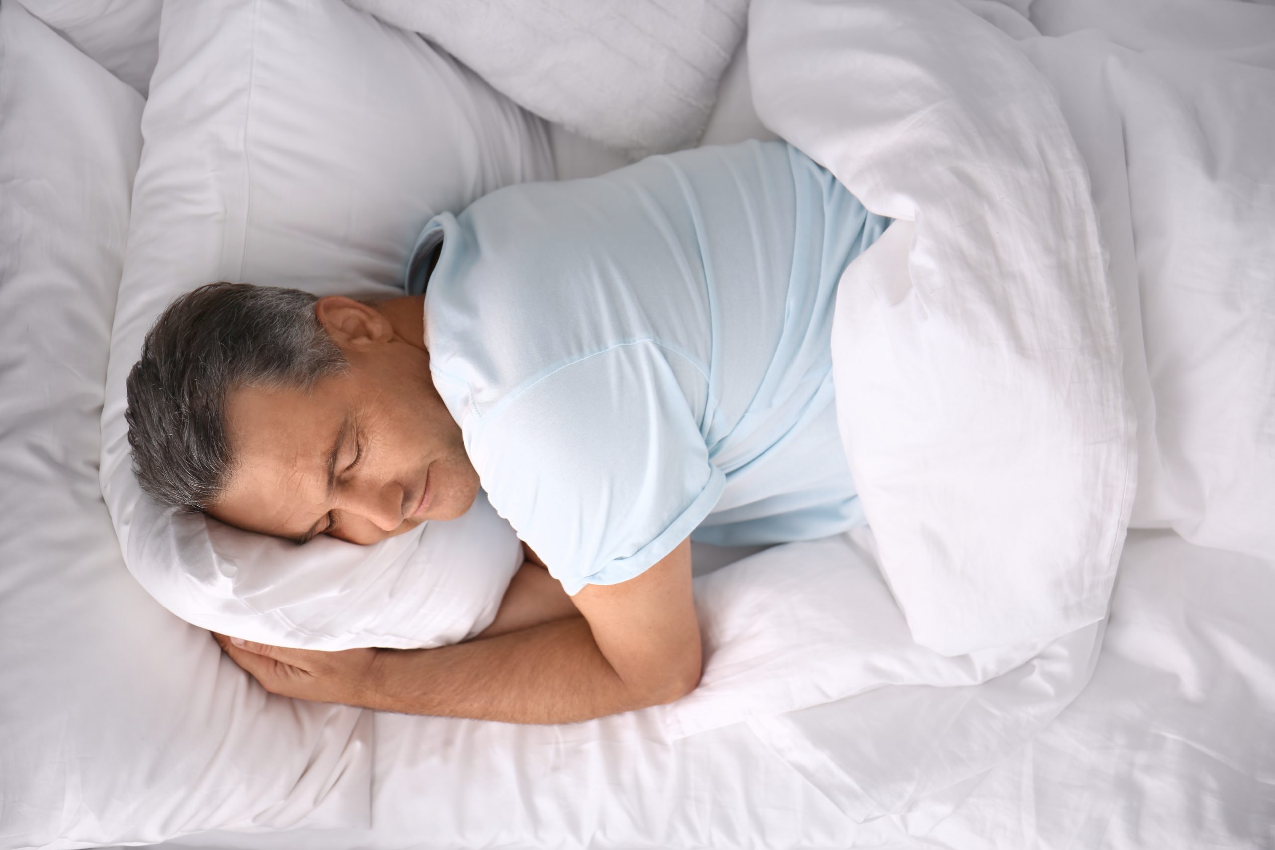 Спящие 2 х. Здоровый сон. Спящий человек. Человек подушка.